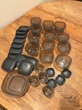 Rubbermaid Plastic Food Storage Container Set with Lids